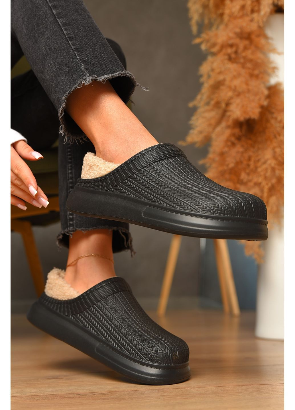 Калоші жіночі утеплені чорного кольору Let's Shop (363838821)