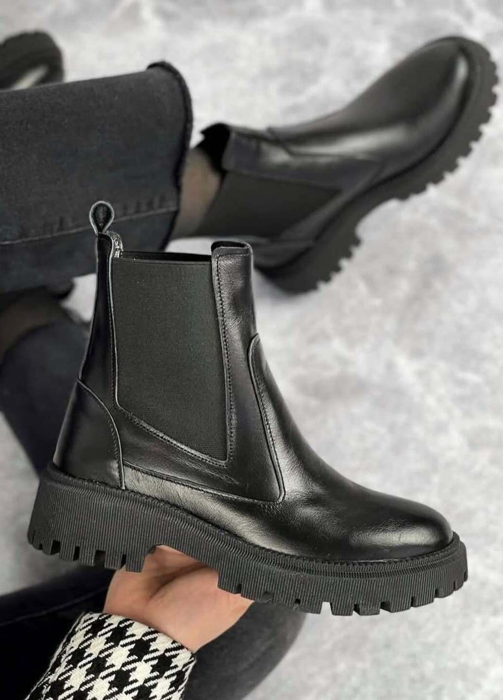 Осенние ботинки женские кожаные, демисезон челси Garti без декора