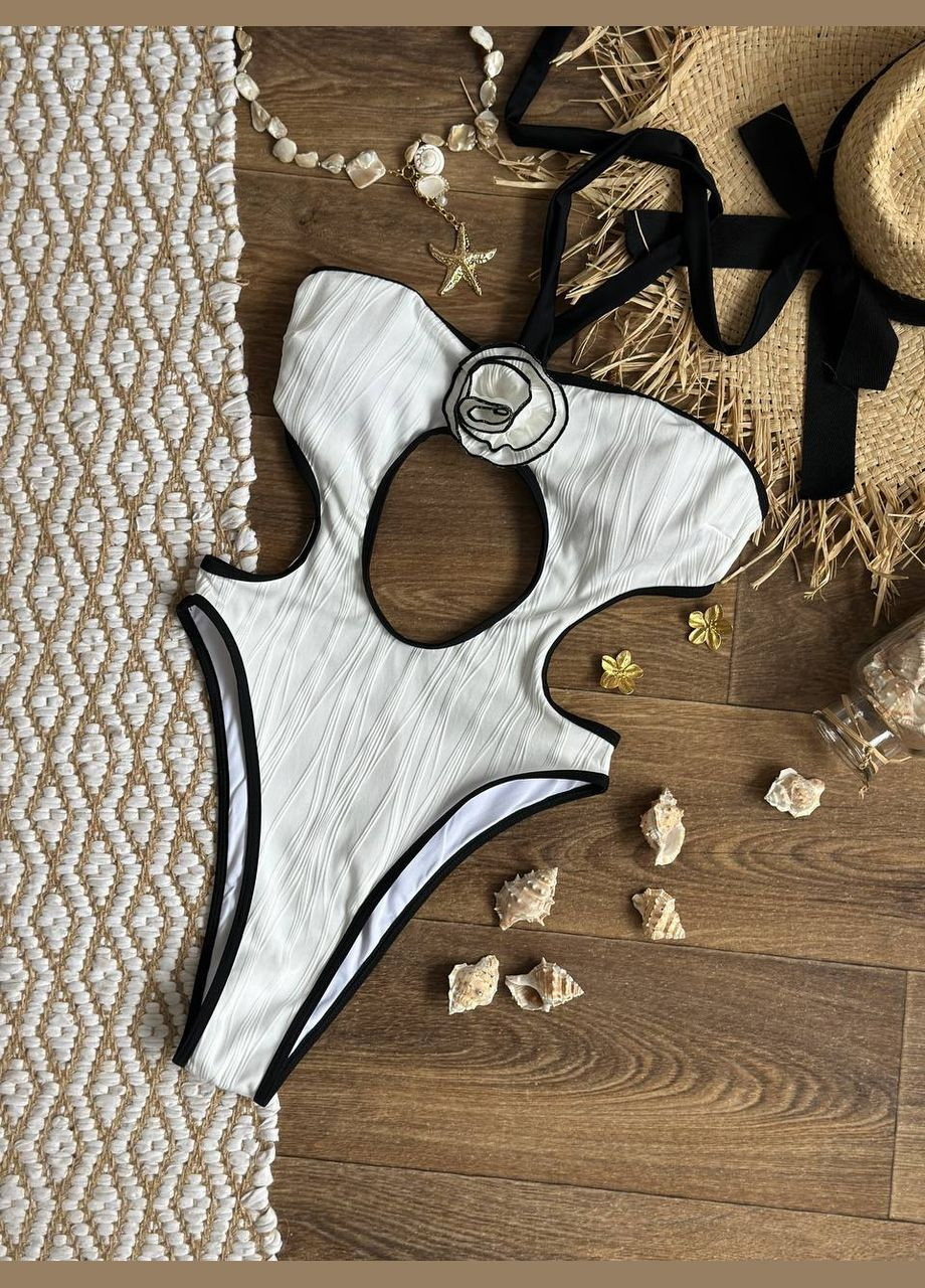 Белый летний эффектный купальник с акцентом на декольте слитный No Brand