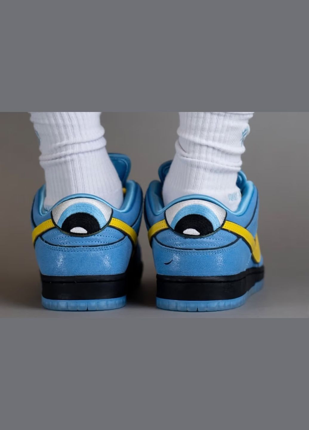 Голубые всесезонные кроссовки sb dunk low powerpuff girls bubbles blue — fz8830-400 37 - 23.5 см Nike