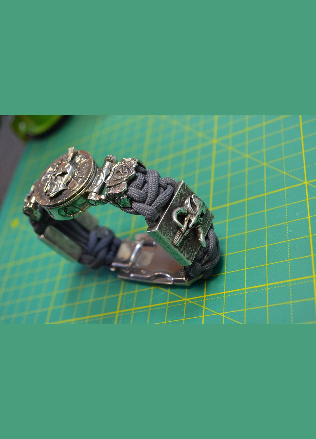 Браслет з ножем, спартанцем, бойовим медиком та міфозавром з мельхіору ручного лиття + брелок у подарунок No Brand (341738749)