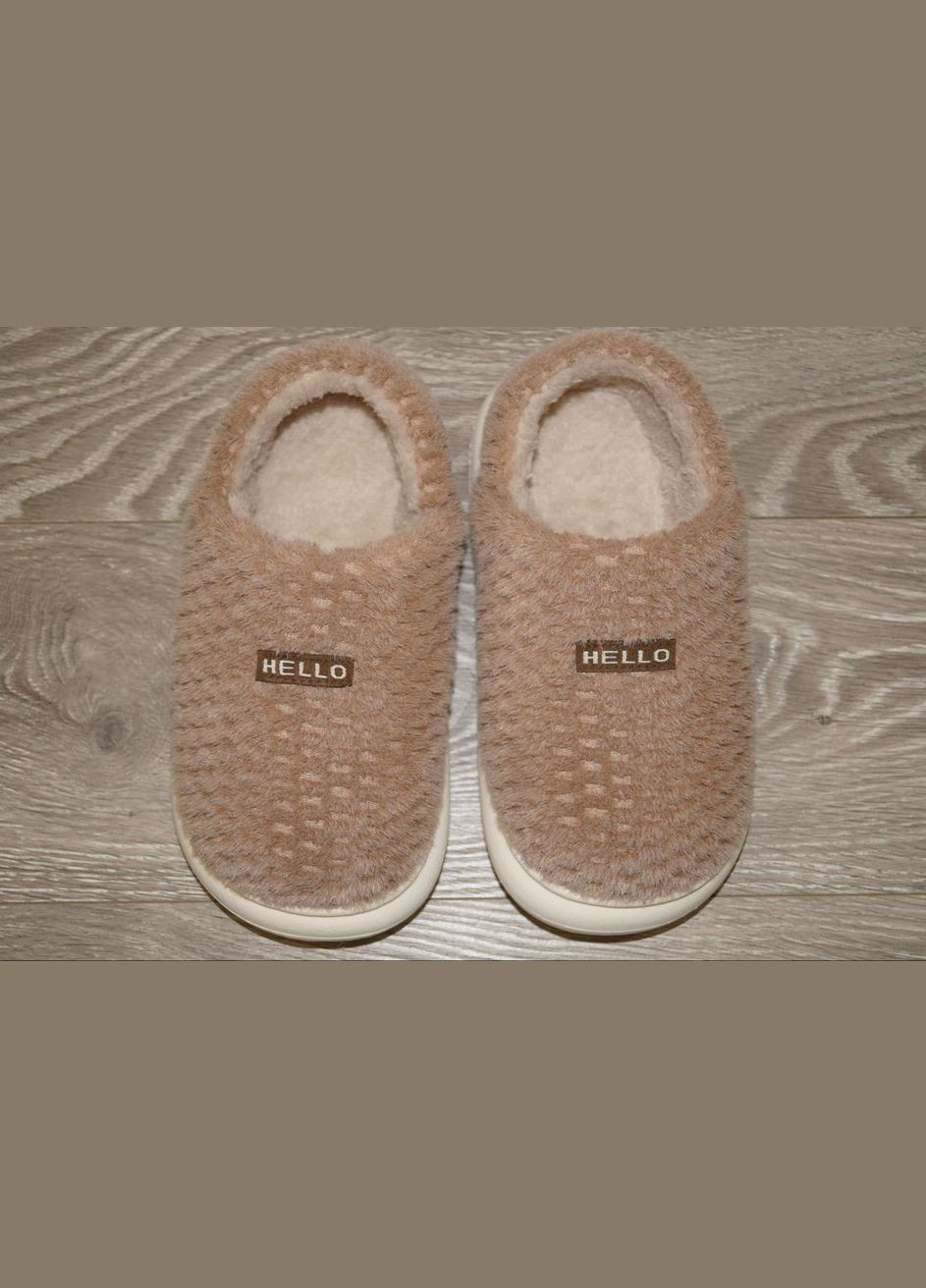 Коричневые женские тапочки чуни / закрытые тапочки No Brand с аппликацией, с белой подошвой