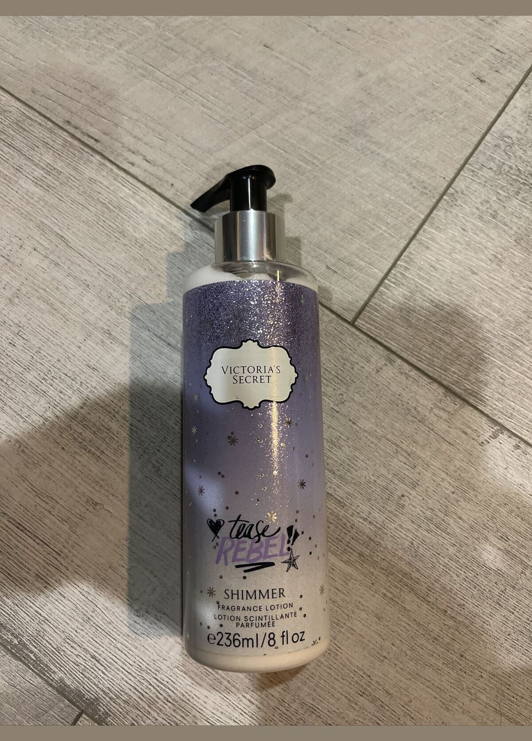 Парфумований лосьйон для тіла з шиммером (блискітками) Tease Rebel Shimmer Fragrance Lotion (236 мл) Victoria's Secret (280265918)