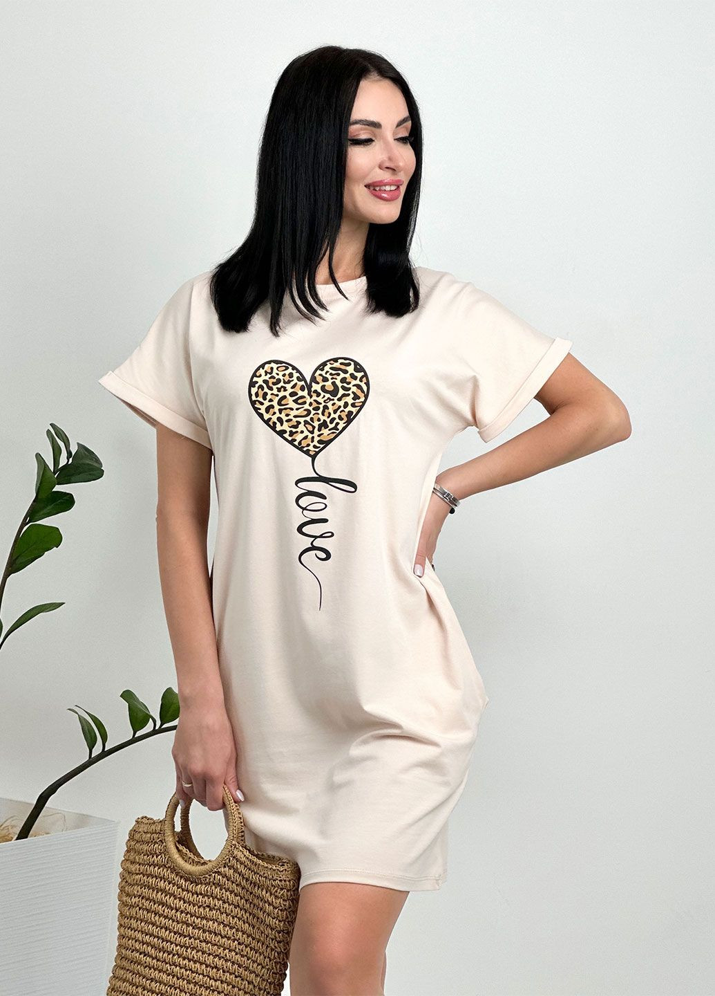 Бежевое женское платье с рисунком платье-футболка Fashion Girl с рисунком