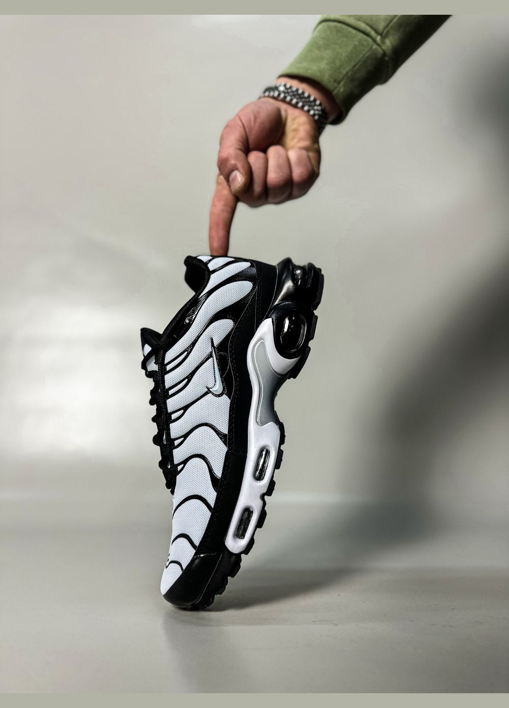 Білі Осінні кросівки чоловічі і жіночі nike air max plus tn white/black | найк аір макс тн плюс білі No Brand