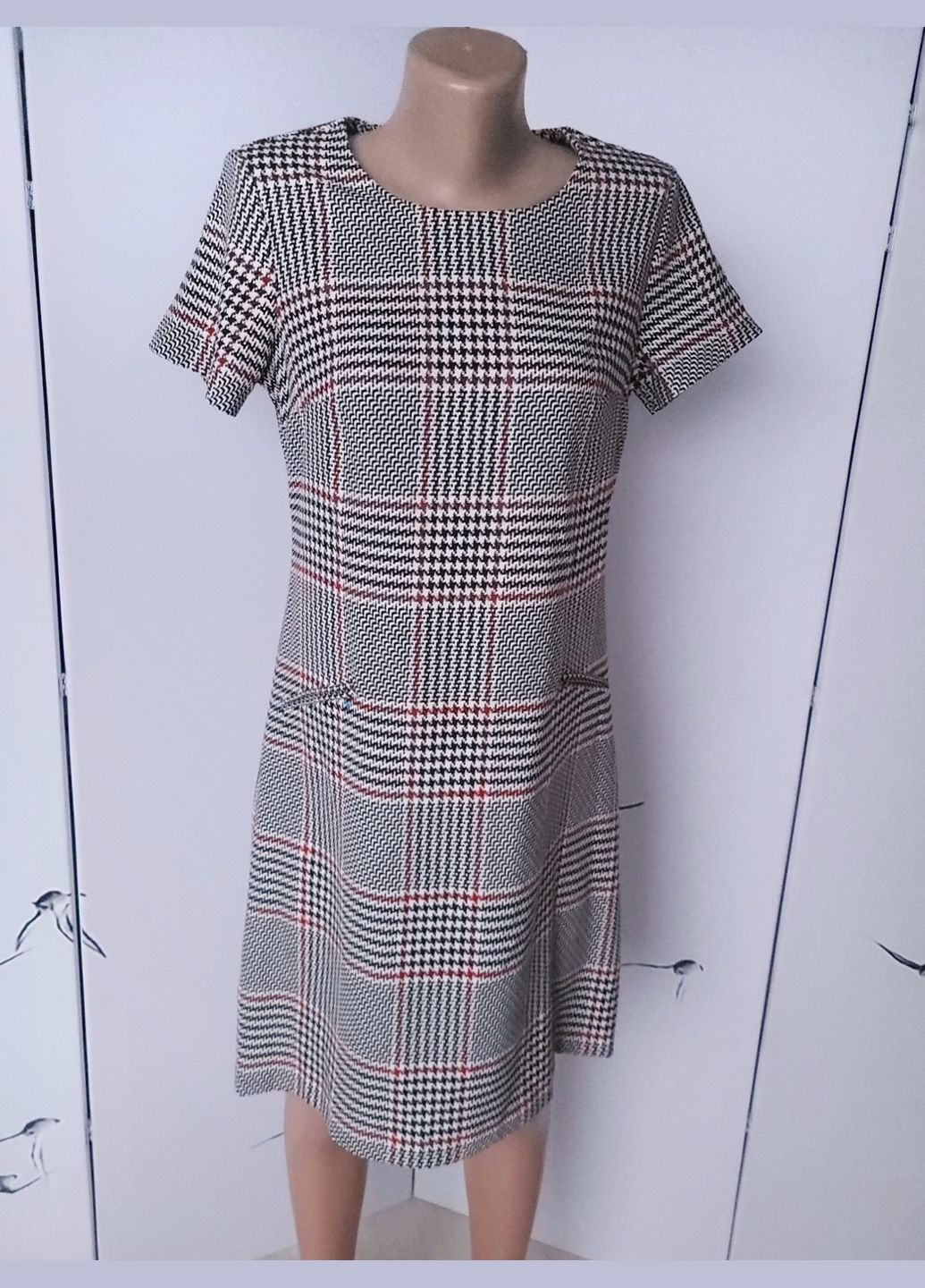 Комбінована сукня жіноча в клітинку з короткими рукавами Adl з абстрактним візерунком