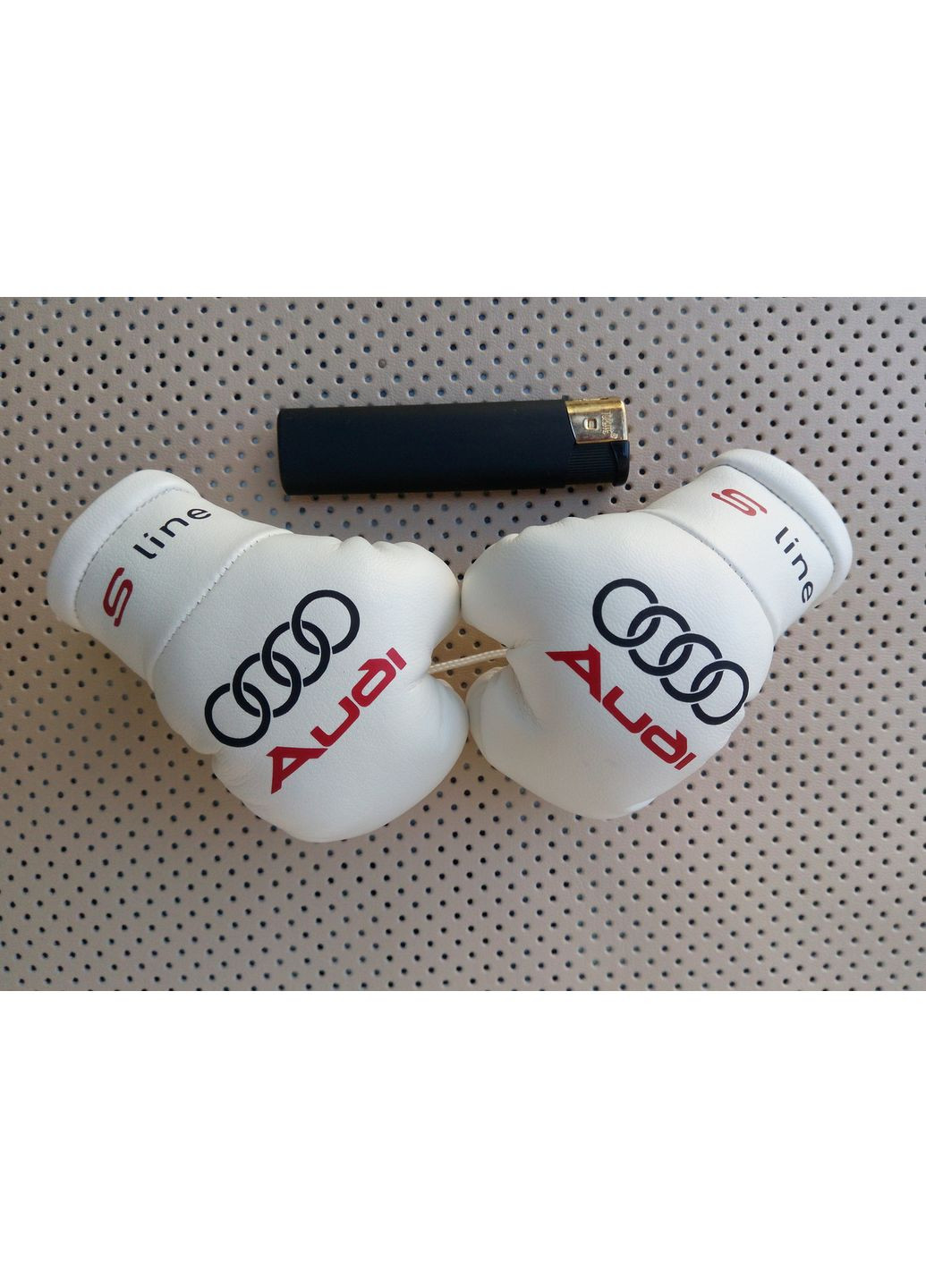 Підвіска боксерські рукавички Audi (351902179)