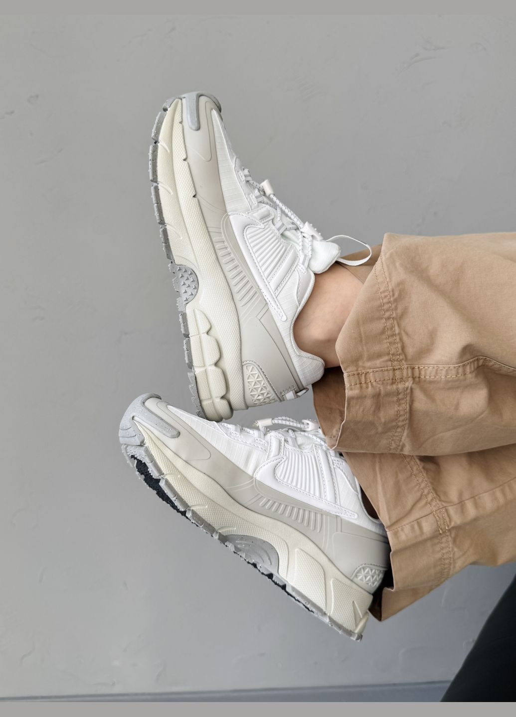 Білі Осінні кросівки чоловічі і жіночі nike vomero roam white beige | найк вомеро роам білі No Brand