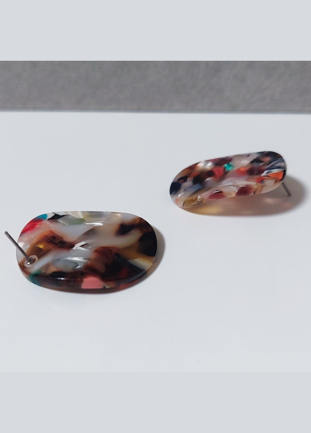 Сережки круглі акрилові MK0956 різнокольорові DeKolie (322318984)