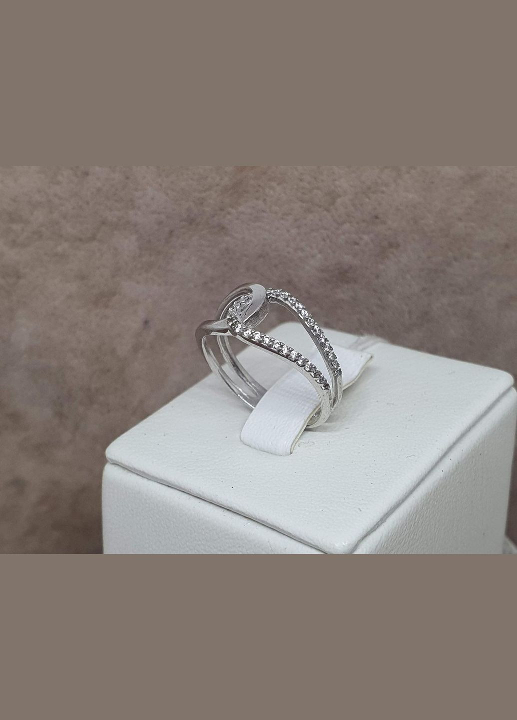 Серебряное кольцо с фианитами. 1134/1Р-CZ AGNI (323641009)