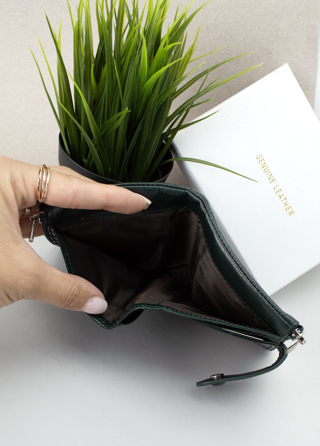 Кошелек женский кожаный Classic 2201-9960 темно-зеленый на кнопке Classica (295365757)