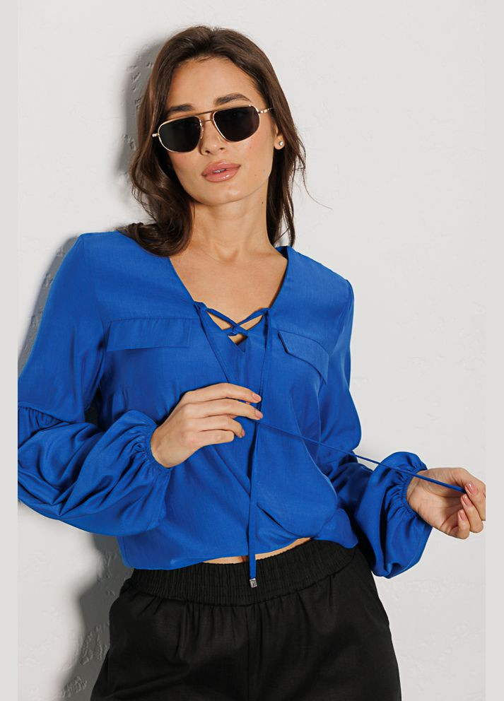 Синяя женская блуза цвета электрик со шнуровкой на горловине Arjen