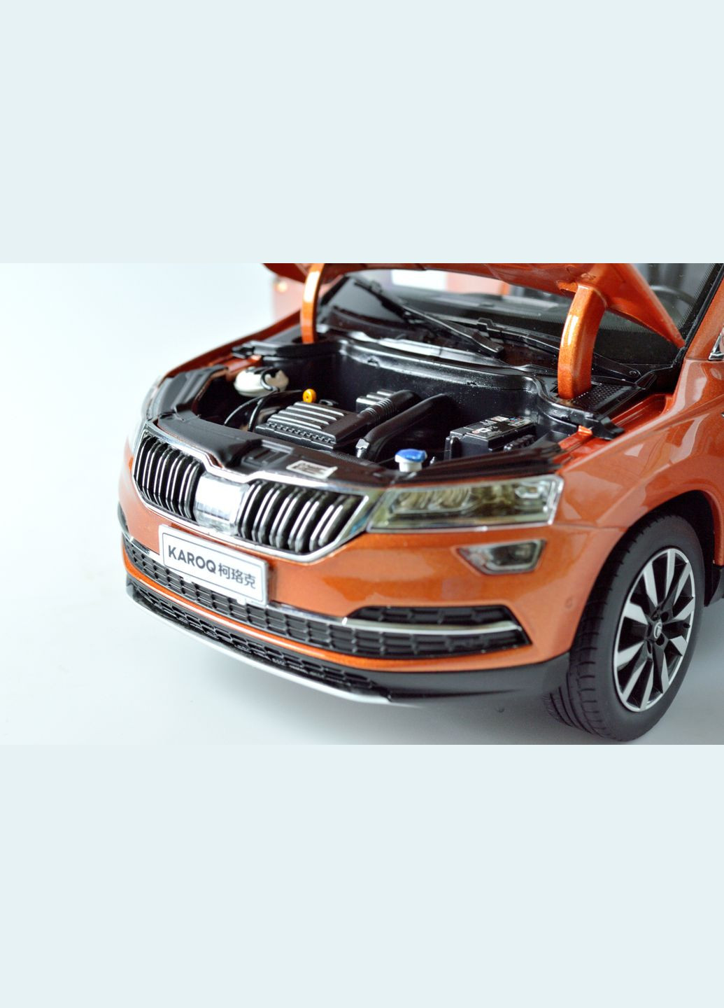 Модель Karoq 2018 1:18 Помаранчева No Brand Skoda (315729453)