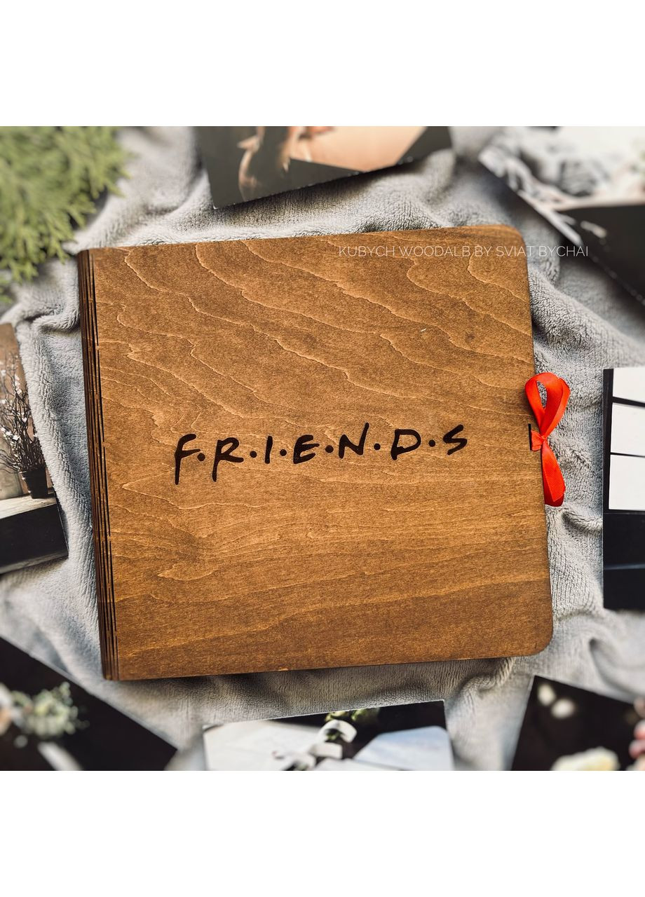 Деревянный фотоальбом на подарок другу подруге | фотоальбом на день рождения в стиле сериала "Друзья/Friends" No Brand (370386876)