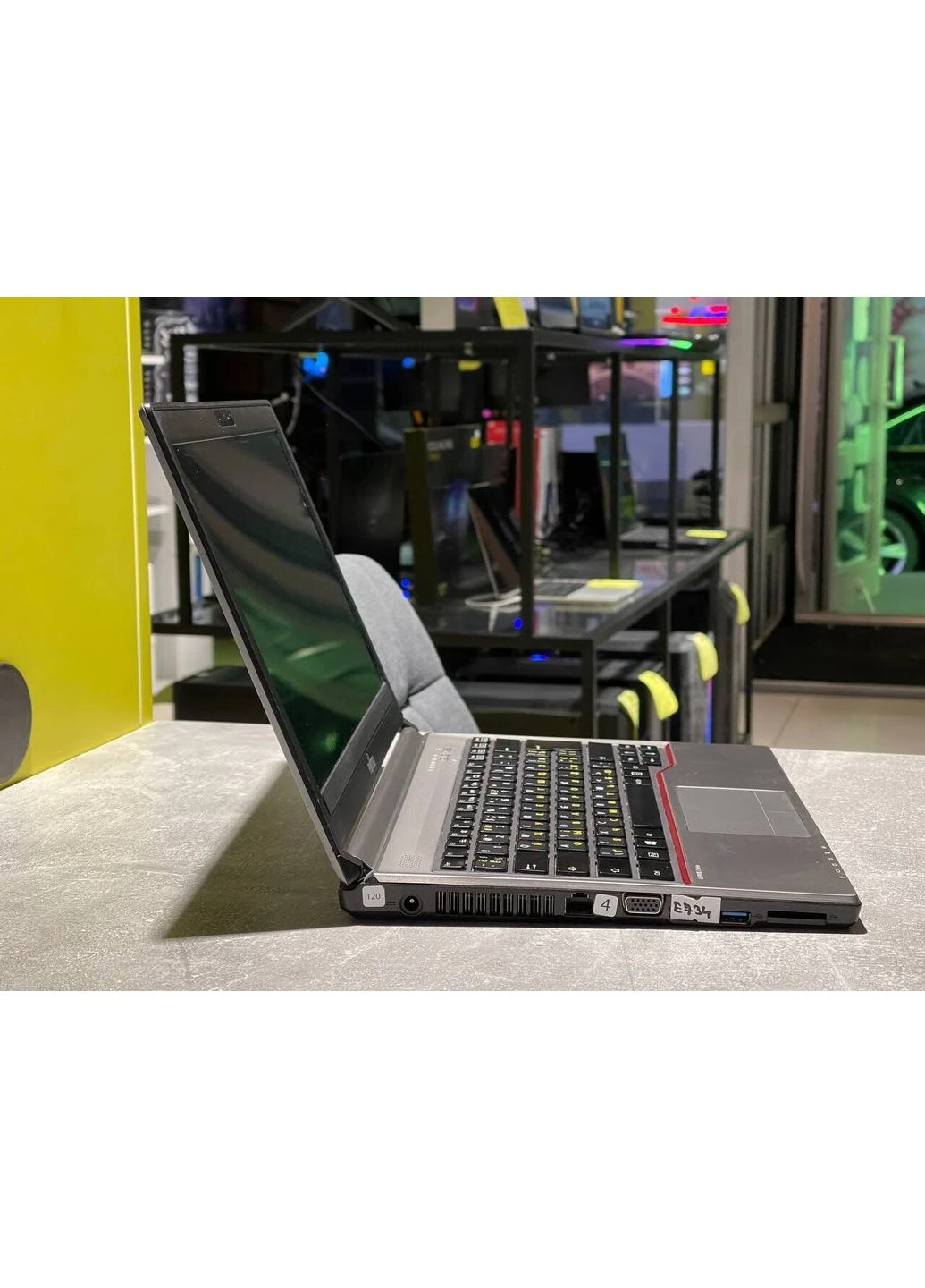 Ноутбук LifeBook E734 / 13.3" (1366x768) TN / Intel Core i5-4200M (2 (4) ядра по 2.5 - 3.1GHz) / 16 GB DDR3 / 480 GB SSD / Fujitsu (398146649)
