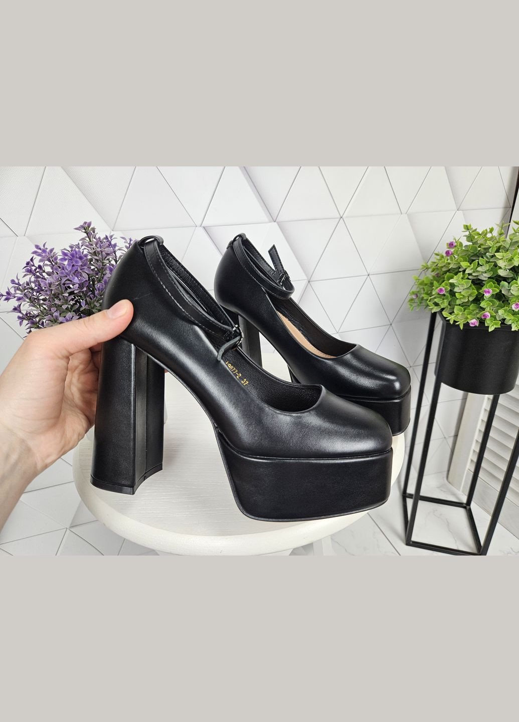 Туфли на широком каблуке с платформой с ремешком застежкой черные (26 см) sp-2931-1 No Brand