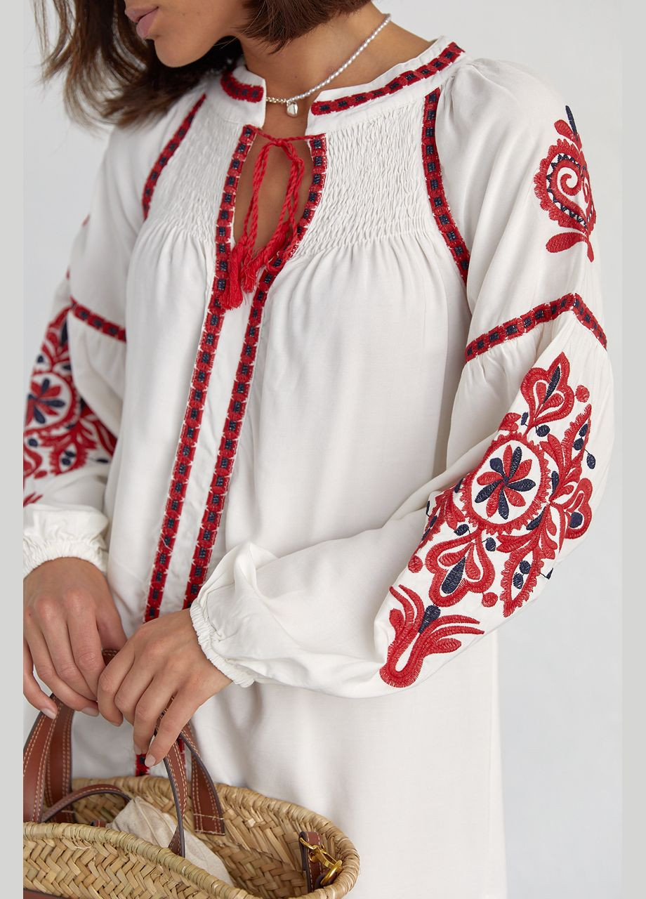 Молочний зимній жіноча вишита сукня натхнення коротка молочна ESQ 3885