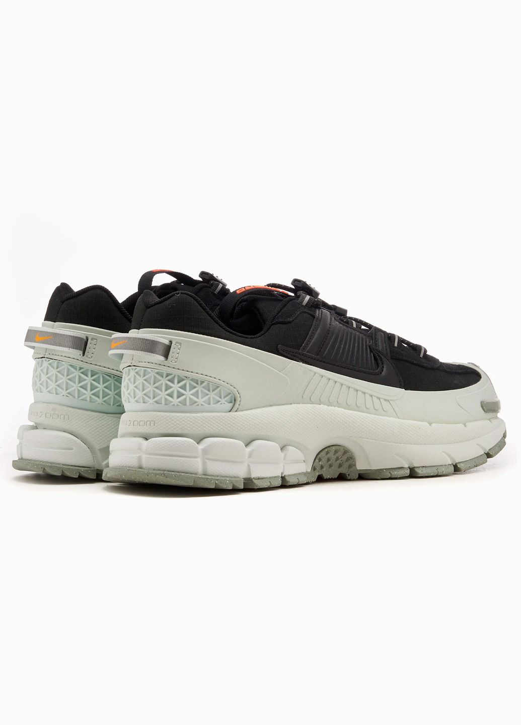 Серые всесезонные мужские кроссовки zoom vomero roam winterized fv2295-001 зима текстиль синтетика черные серые Nike