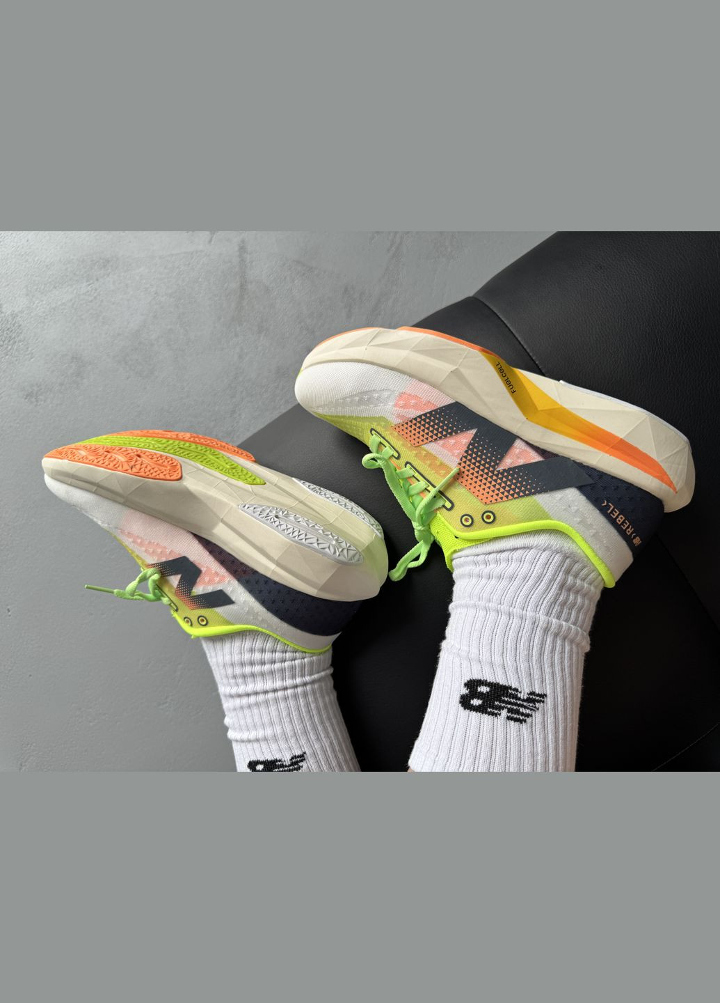 Бежевые демисезонные кроссовки мужские и женские new balance fuelcell supercomp elite v4 | нью беланс фуэлцелл суперкомп бежевые No Brand