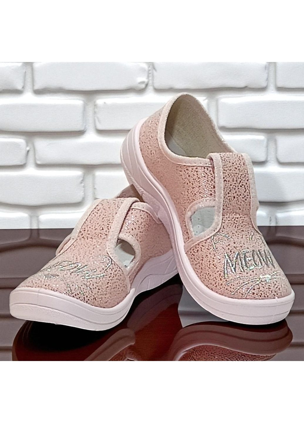 Розовые детские ортопедические для девочки сменная обувь в садик валди Waldi с вышивкой