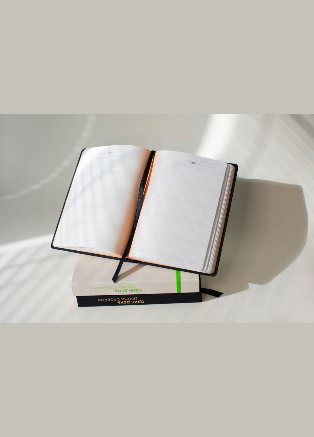 Щоденник На 5 років Один день - двома словами Чорний Недатований Один.Нуль (305776546)