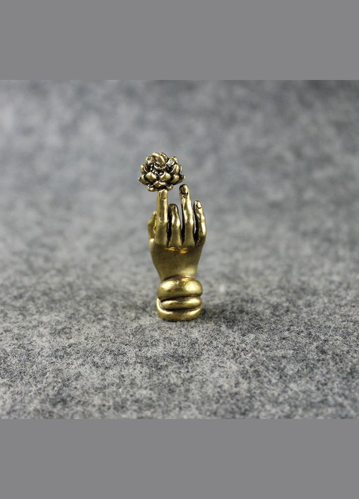 Винтажный ретро медный латунный брелок статуэтка рука с цветком Лотоса для ключей авто мото ключей сигналиции No Brand (292260670)