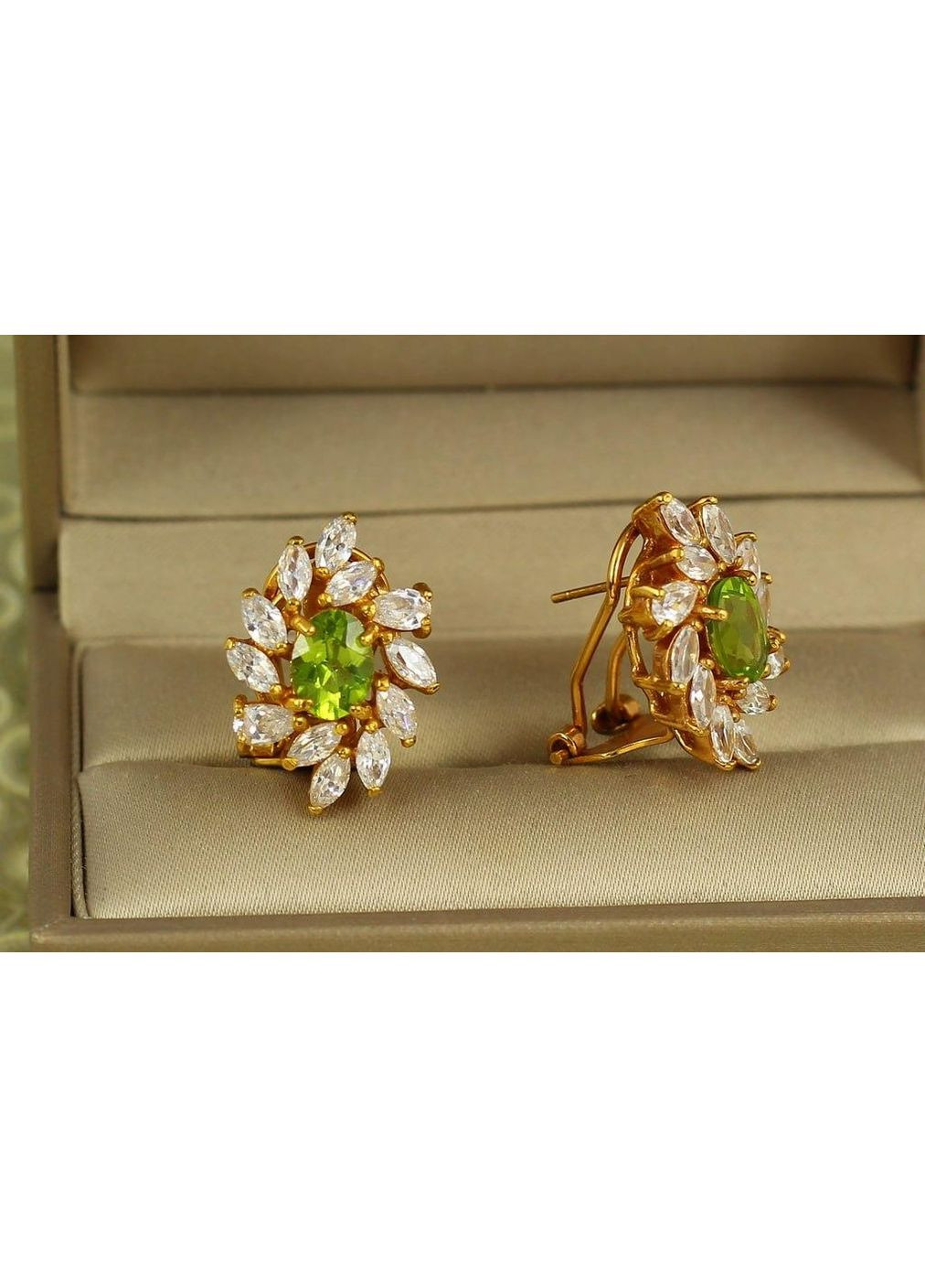 Сережки Олівін (перидот) у цирконах 2,3 см золотисті No Brand (366963372)