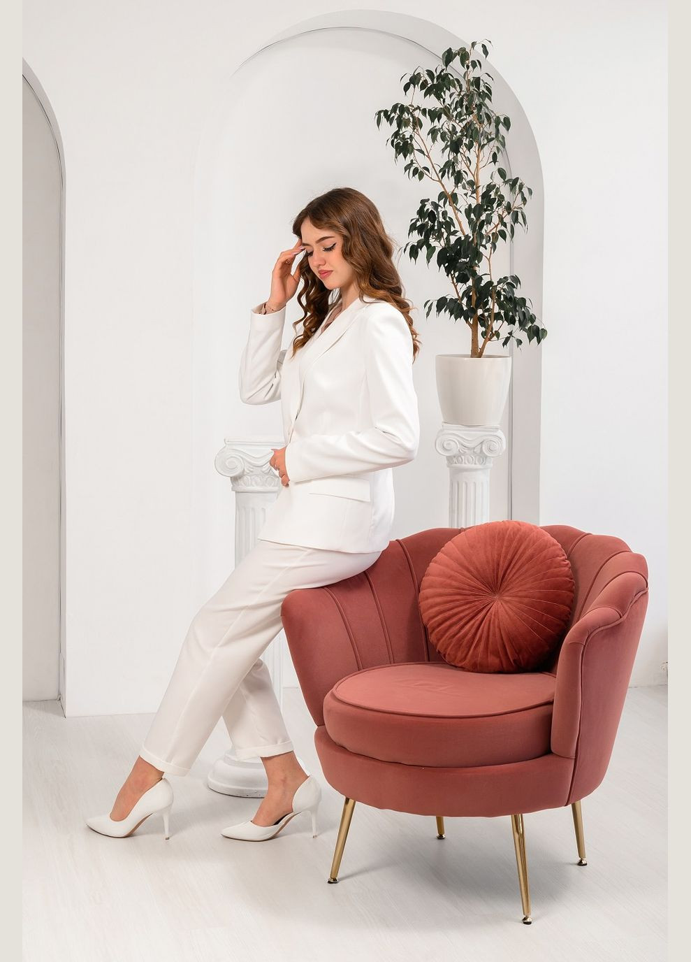 Піджак укорочений жіночий 037 креп молочний Актуаль (292651551)