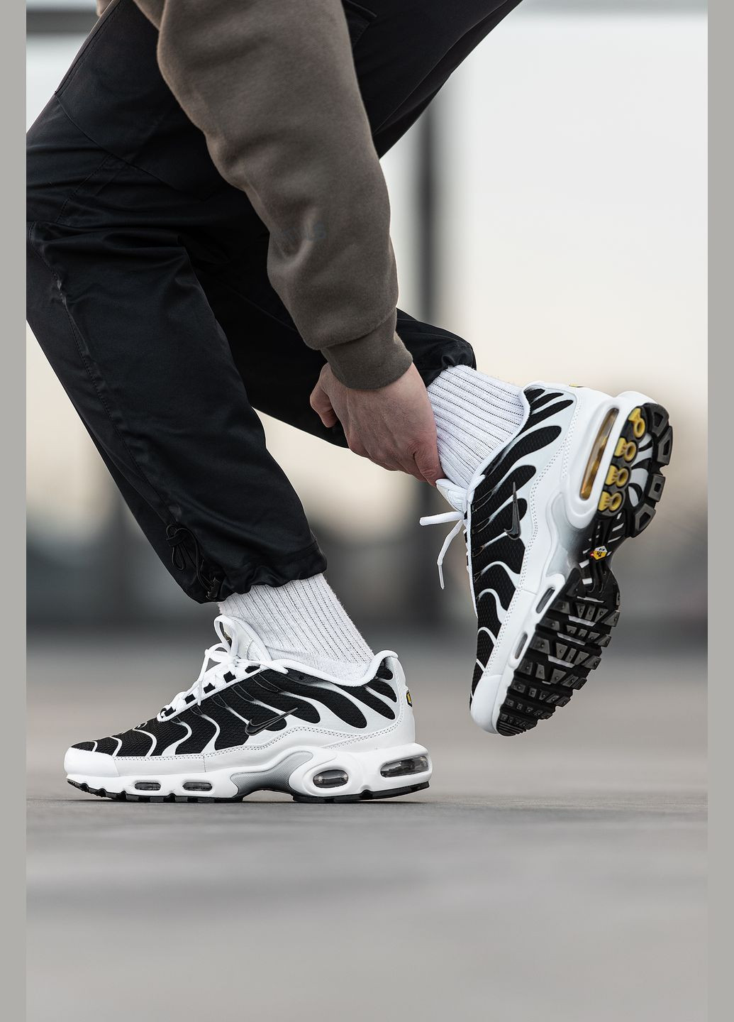 Кроссовки женские и мужские Nike Air Max TN Plus black white | Найк Аир Макс ТН Плюс черно-белые No Brand чёрно-белые демисезоны (315482997)