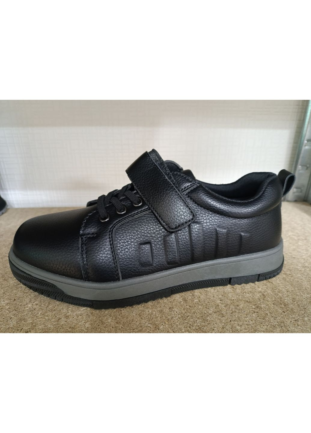 Черные демисезонные кроссовки Kulada