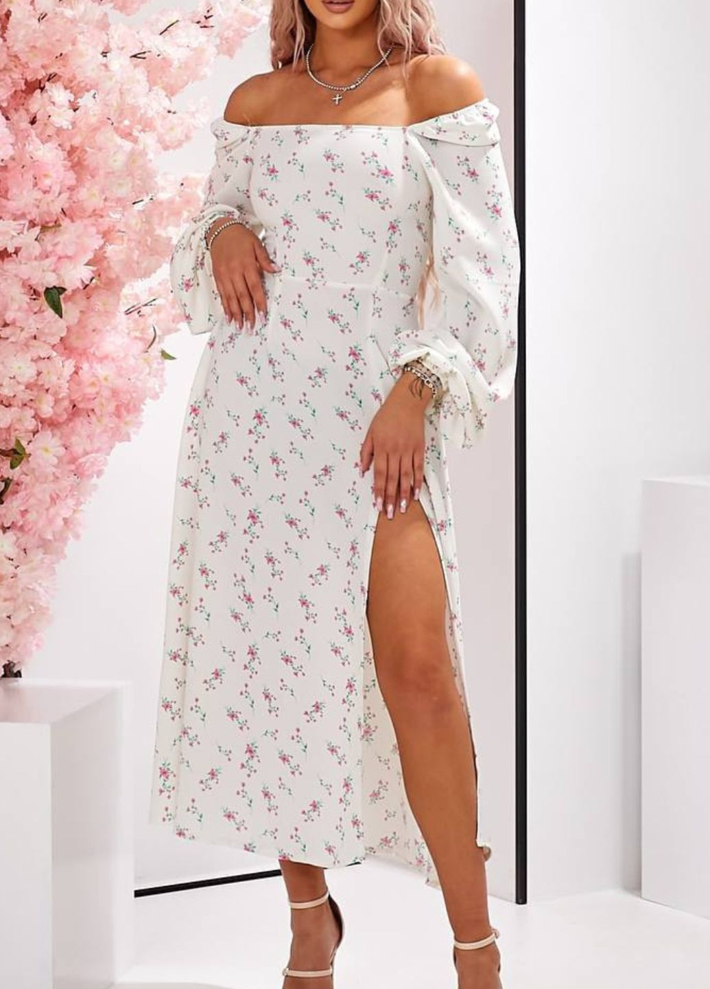 Светло-розовое повседневный платье-миди с открытой спинкой на шнуровке с открытыми плечами Tik-Tak с цветочным принтом