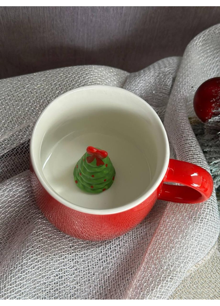 Новорічна кружка 102-1023 керамічна Сюрприз Ялинка 350 мл Червоний Olens (363831132)