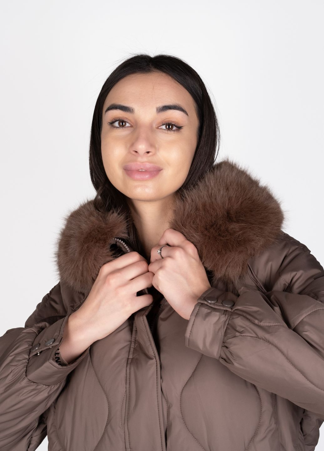 Коричневая зимняя куртка женская 344847 Power