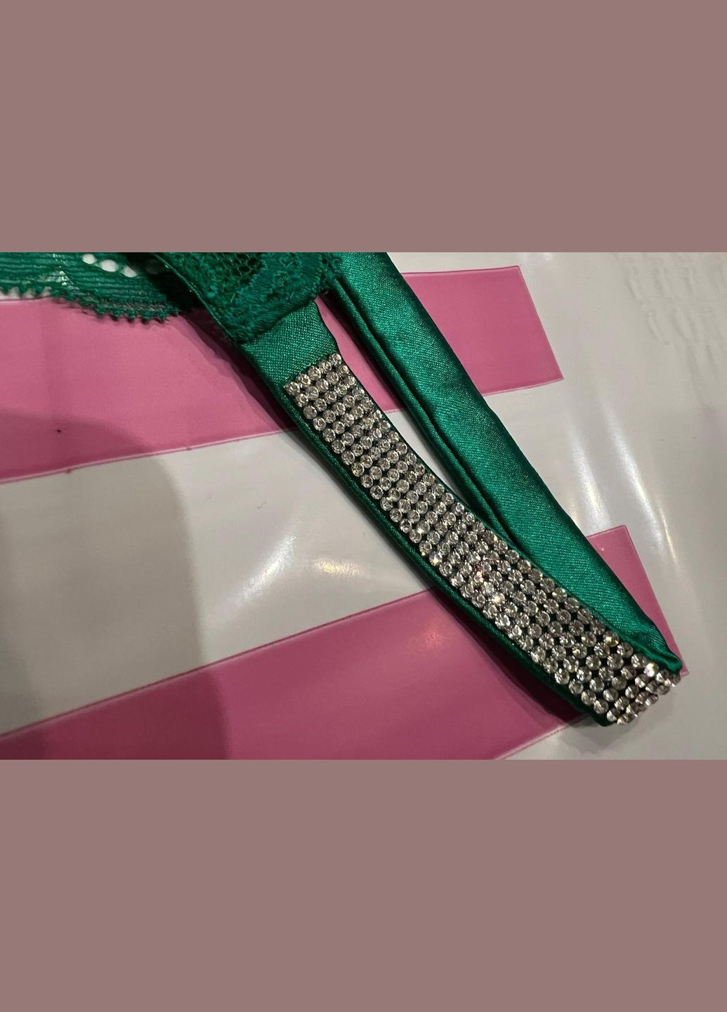 Трусики жіночі Very Sexy Shine Chain Strap Lace бразиліани XS зелені Victoria's Secret (282964711)