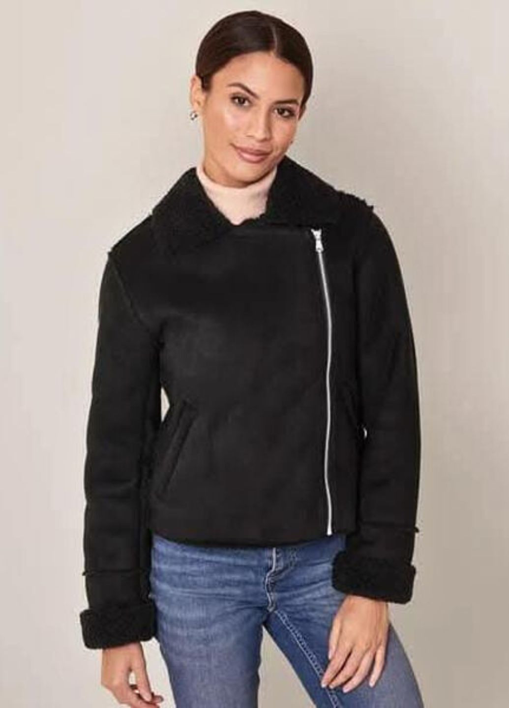 Черная демисезонная облегченная женская куртка-дубленка из экозамши с искусственным мехом косуха, байкерская Esmara