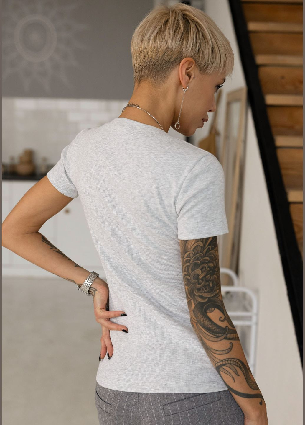 Светло-серый демисезонный джемпер женский №1632 Leinle