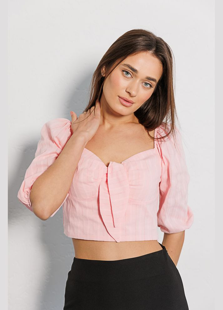 Розовая укороченная летняя блузка лиловая с завязками на груди Arjen