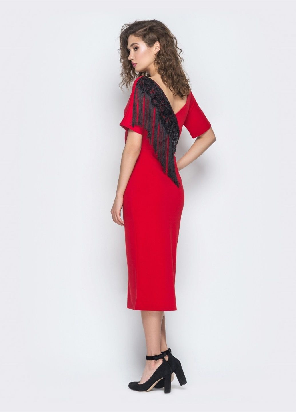 Красное вечернее красное платье с бахромой и ложным запахом по спинке Dressa однотонное