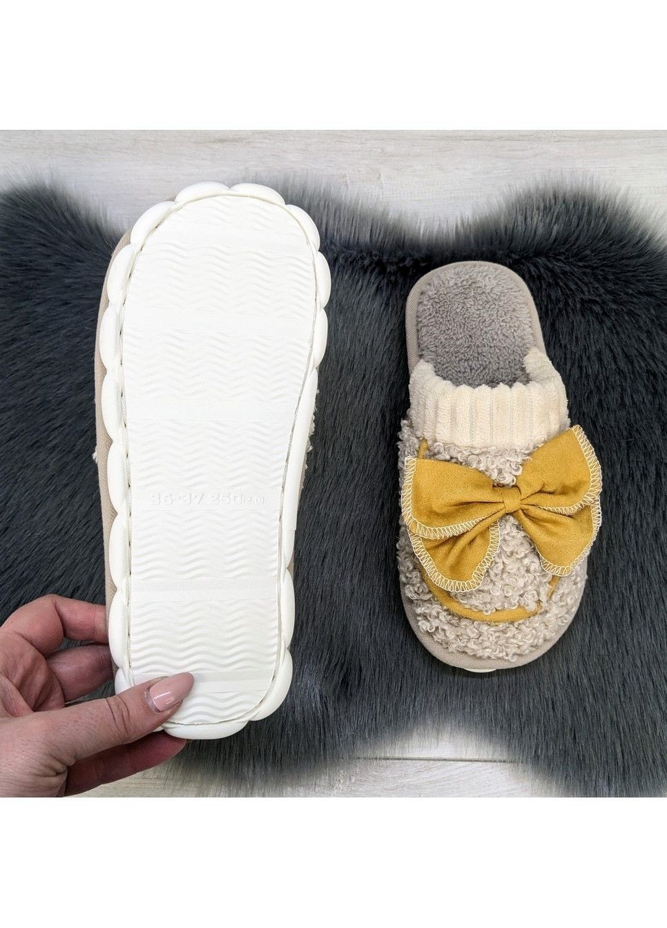 Бежевые тапочки женские домашние меховые с бантиком Fashion