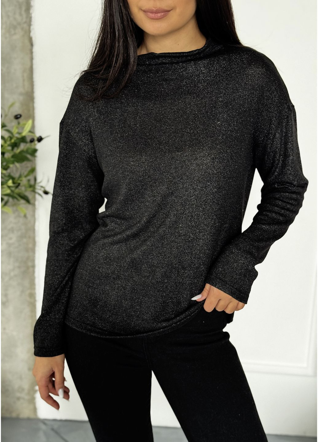 Стильний чорний гольф з делікатним люрексовим напиленням INNOE Гольф (370079611)