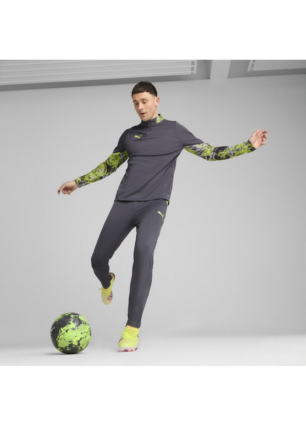 Серые спортивные демисезонные брюки Puma