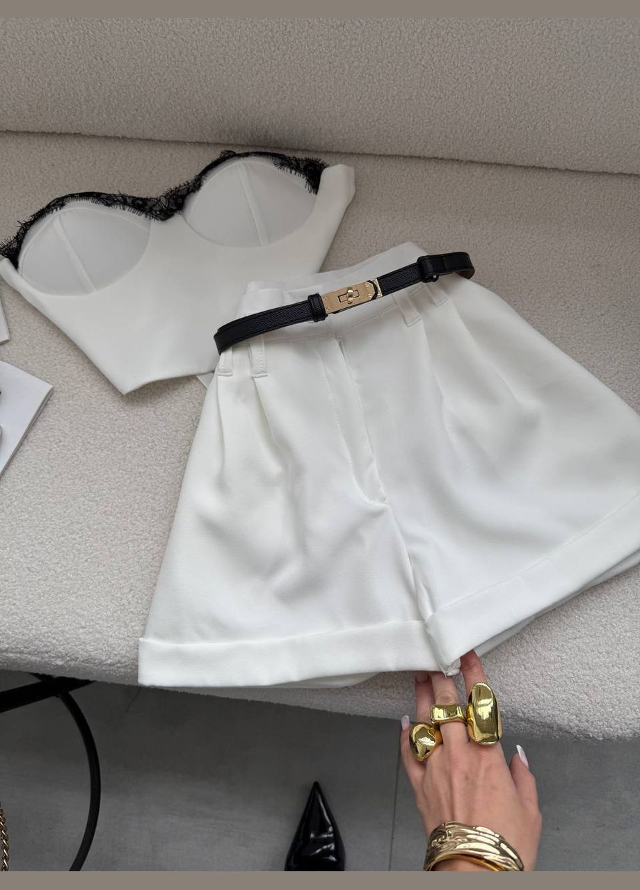 Легкий літній костюм двійка, стильний білий з чорним, топ з чашками, що ідеально підходить для теплої погоди No Brand 470-1 (326502025)