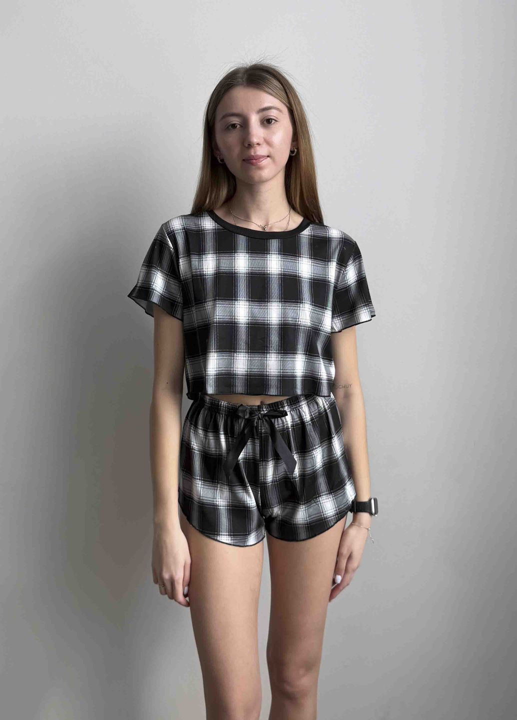 Черная всесезон пижамка с шортами и футболкой в клеточку VIDCHUY