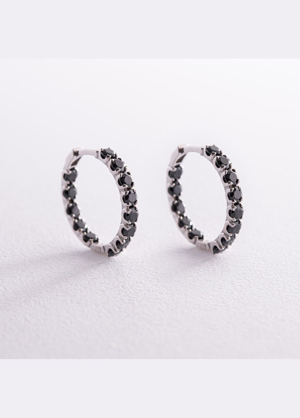 Срібні сережки кільця з чорними фіанітами 087610 Oniks (264025339)