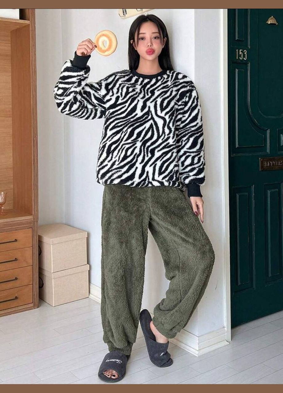 Оливкова (хакі) жіноча піжама з хутра тедді колір зебра хакі р.42/46 449019 New Trend