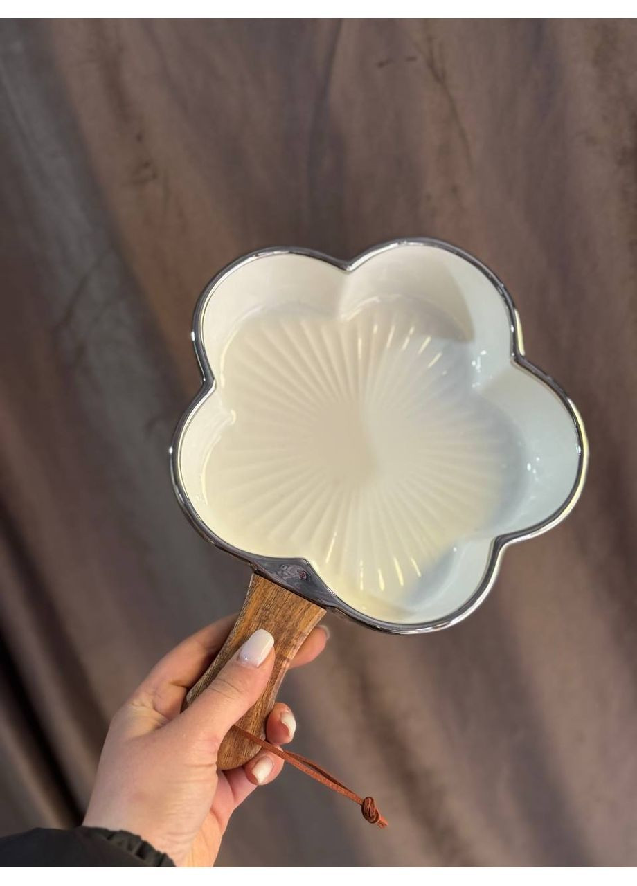 Тарелка сервировочная ZJH-15-6 фарфоровая с деревянной ручкой 700 мл Белый с серебреным Yiwu (366424492)