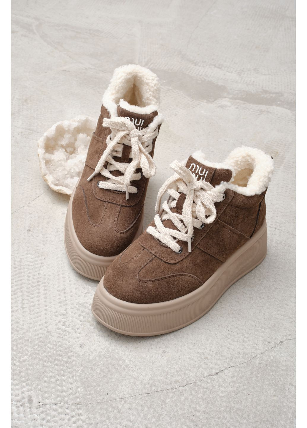 Жіночі зимові кросівки на високій підошві з натуральної замші коричневого кольору на хутрі з боковою блискавкою ITTS коричневі зими (363058330)
