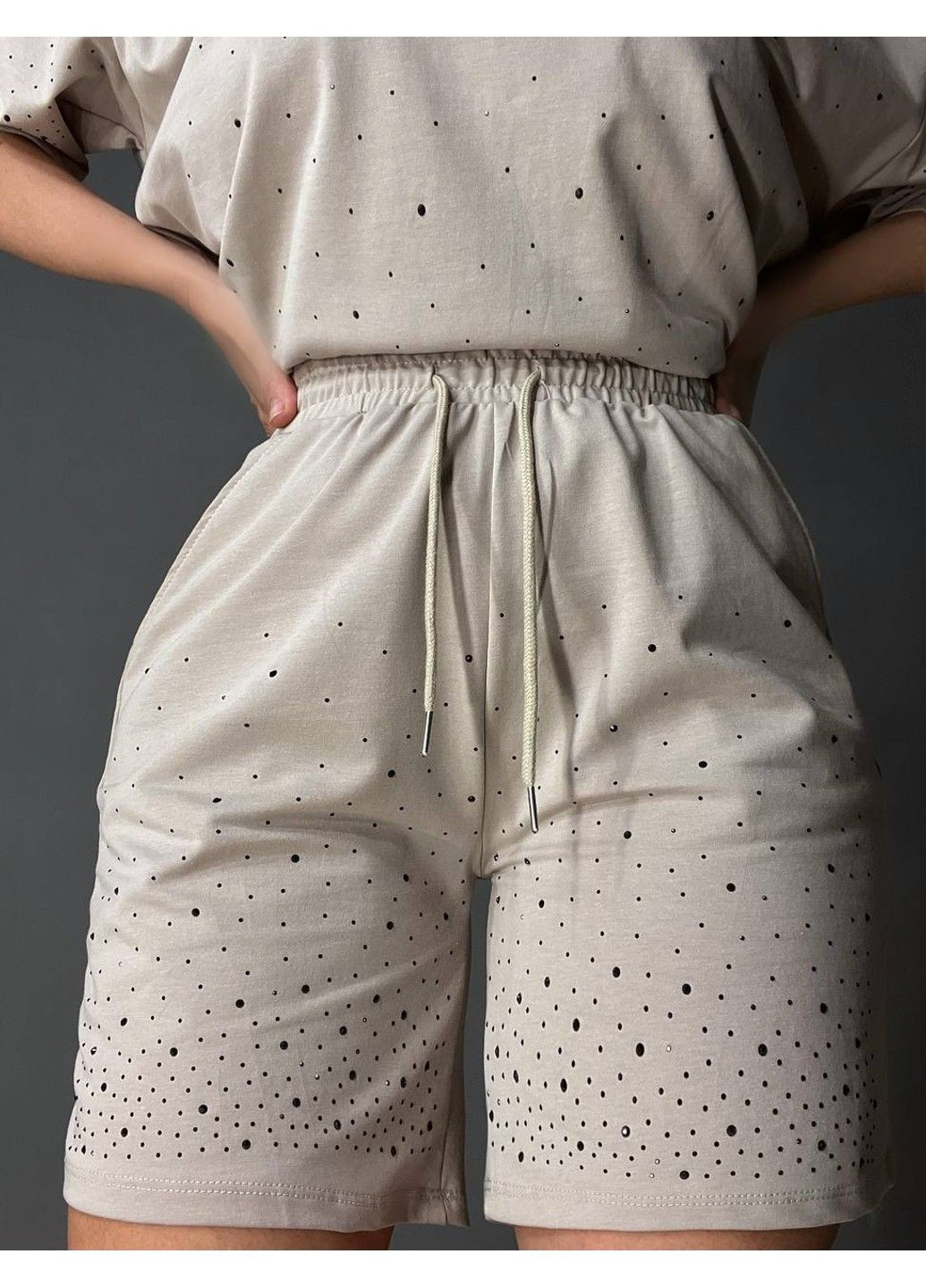 Костюм женский Aidin 11-3 оверсайз футболка с шортами с камнями бежевый No Brand (332673549)