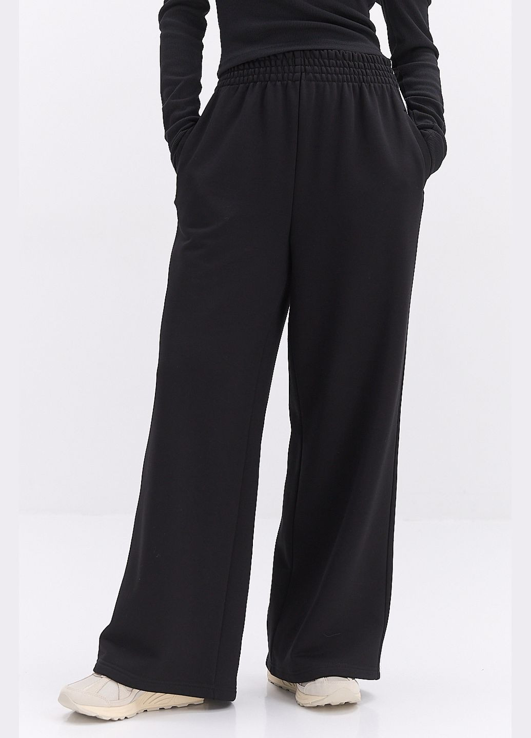 Широкие женские спортивные штаны черные с лампасами по бокам Arjen (317233900)