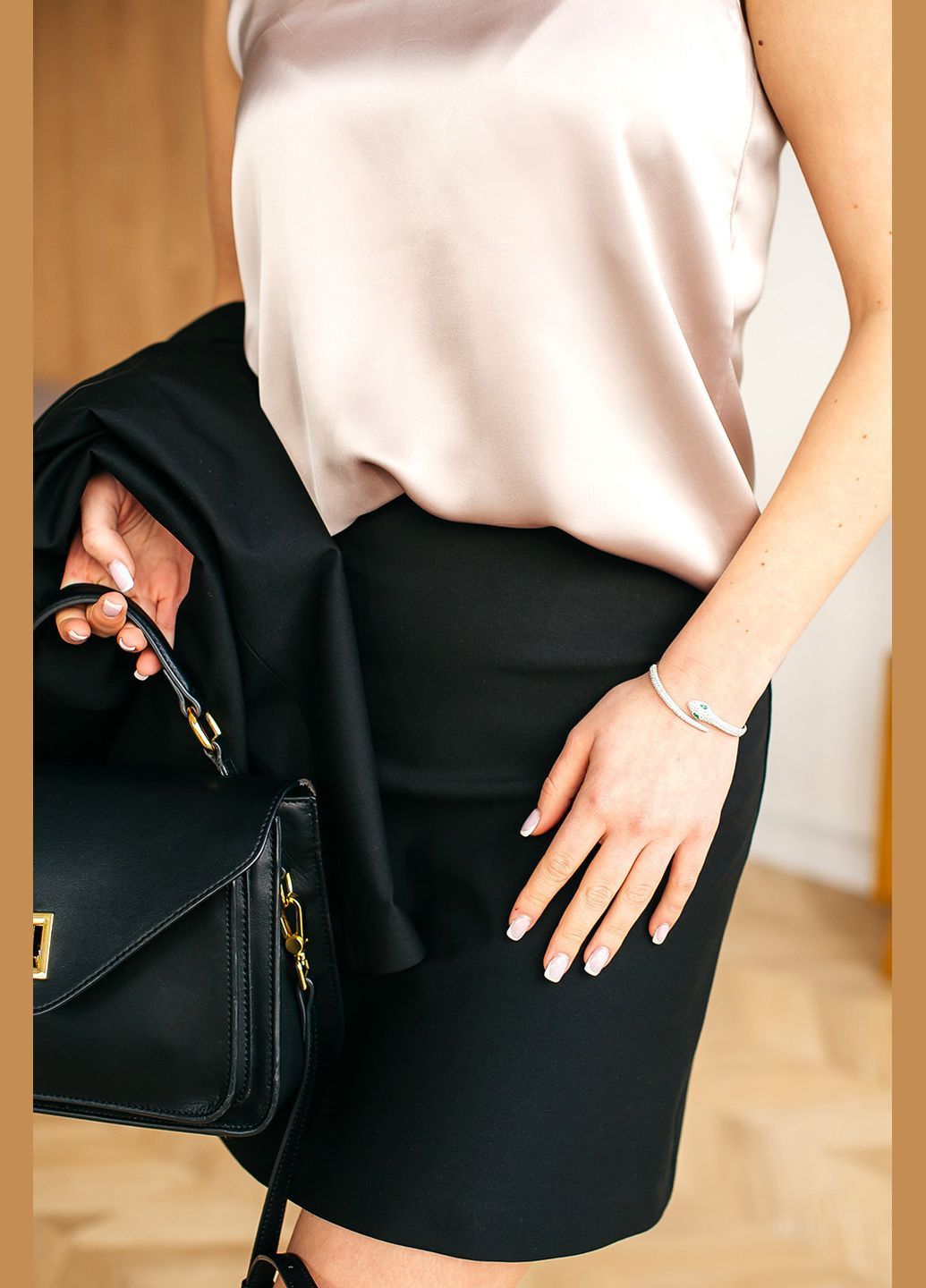 Жіноча майка «Raven Flow» з подвійного шовку Lana Bryk — 322237847